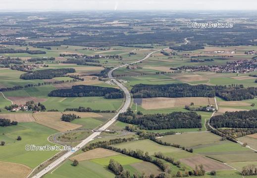 A94 4066 (616 Besuche) Blick über die Isentaltrasse der Autobahn A94 von Moos über Hohenlinden Richtung Pastetten im Bund... A94 4066